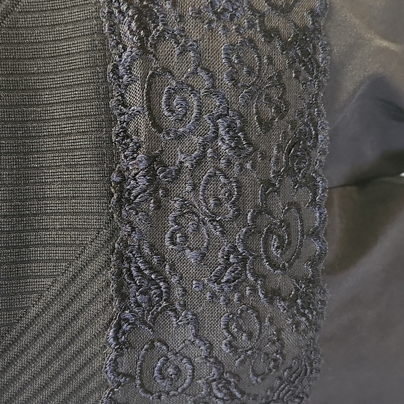 𝅺Rave city black laced bottom tank top (code-P178) - Picture 3 of 3